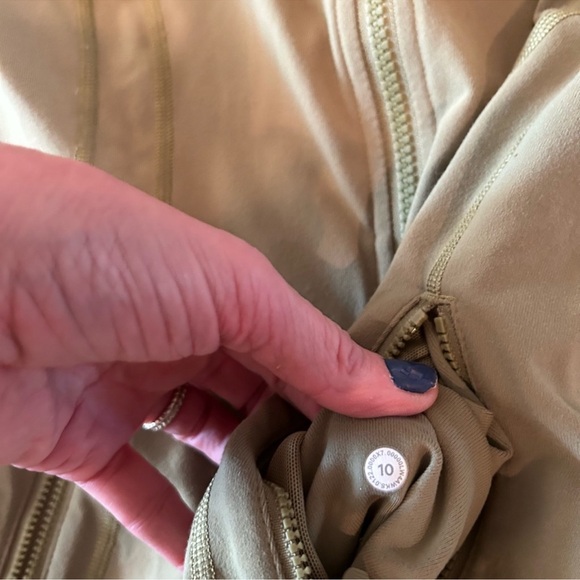 Lululemon define jacket size 10 - Picture 2 of 4